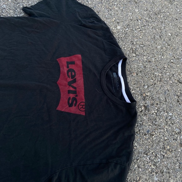Black Levi’s Tee - Picture 2 of 4